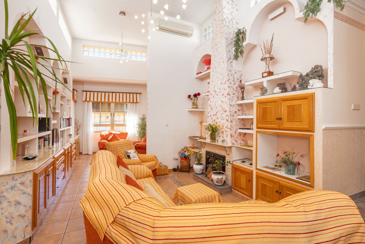 4 Bed Detached Villa in La Union