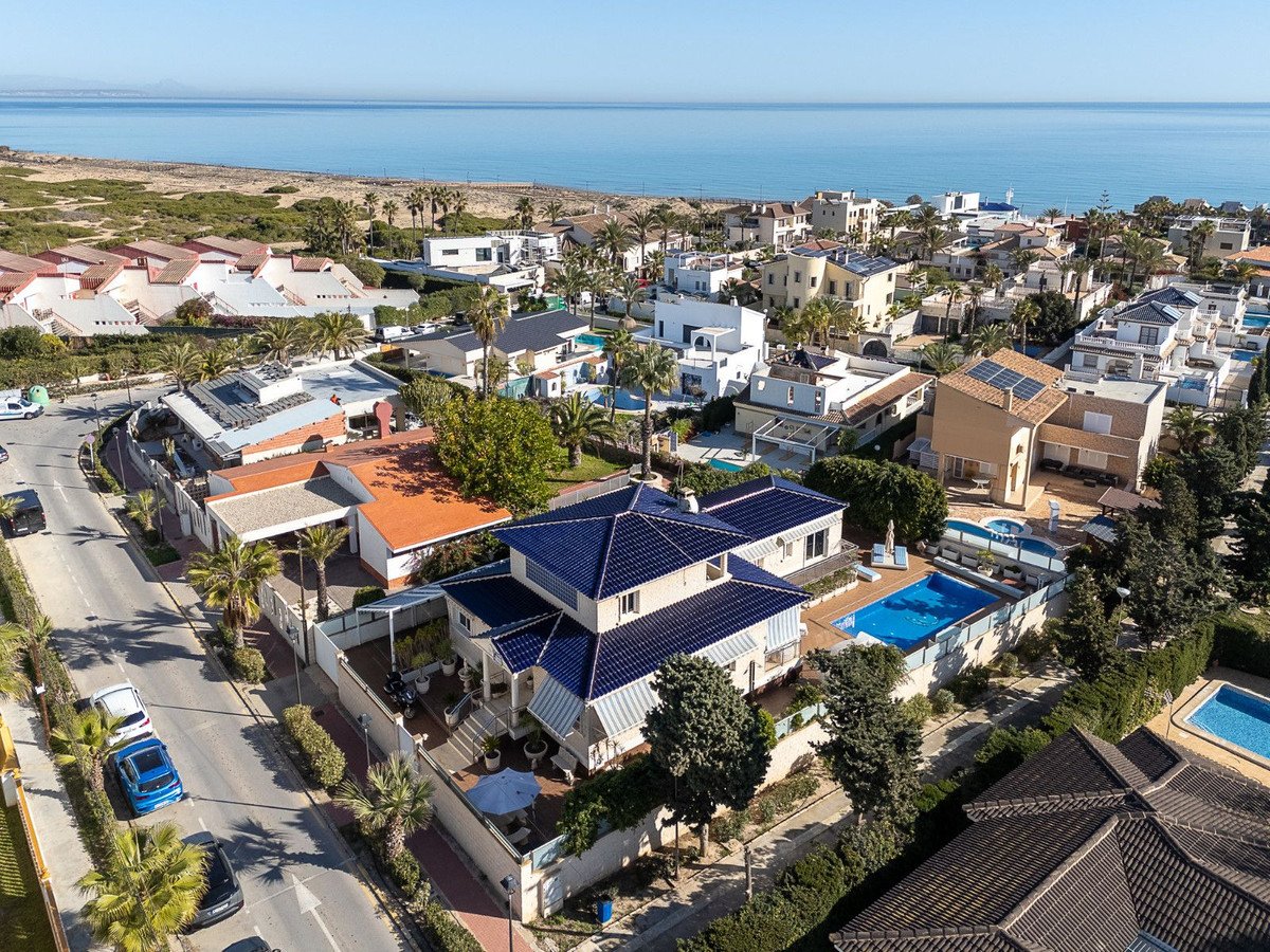 5 Bed Detached Villa in Torrevieja