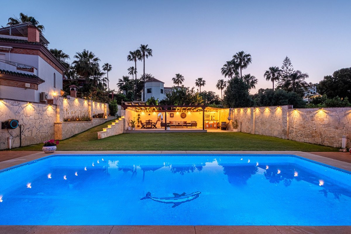 4 Bed Detached Villa in Sierrezuela