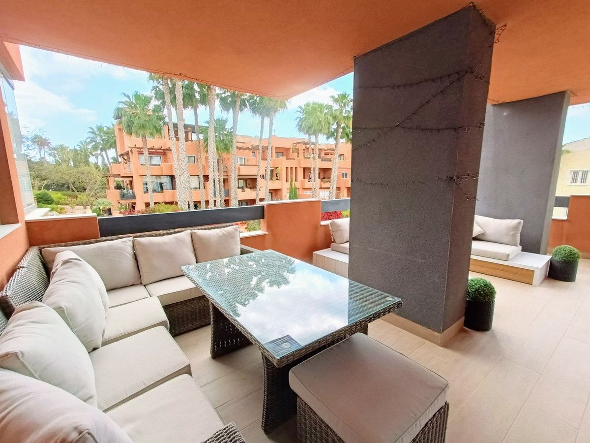 2 Bed Middle Floor Apartment in Villamartin