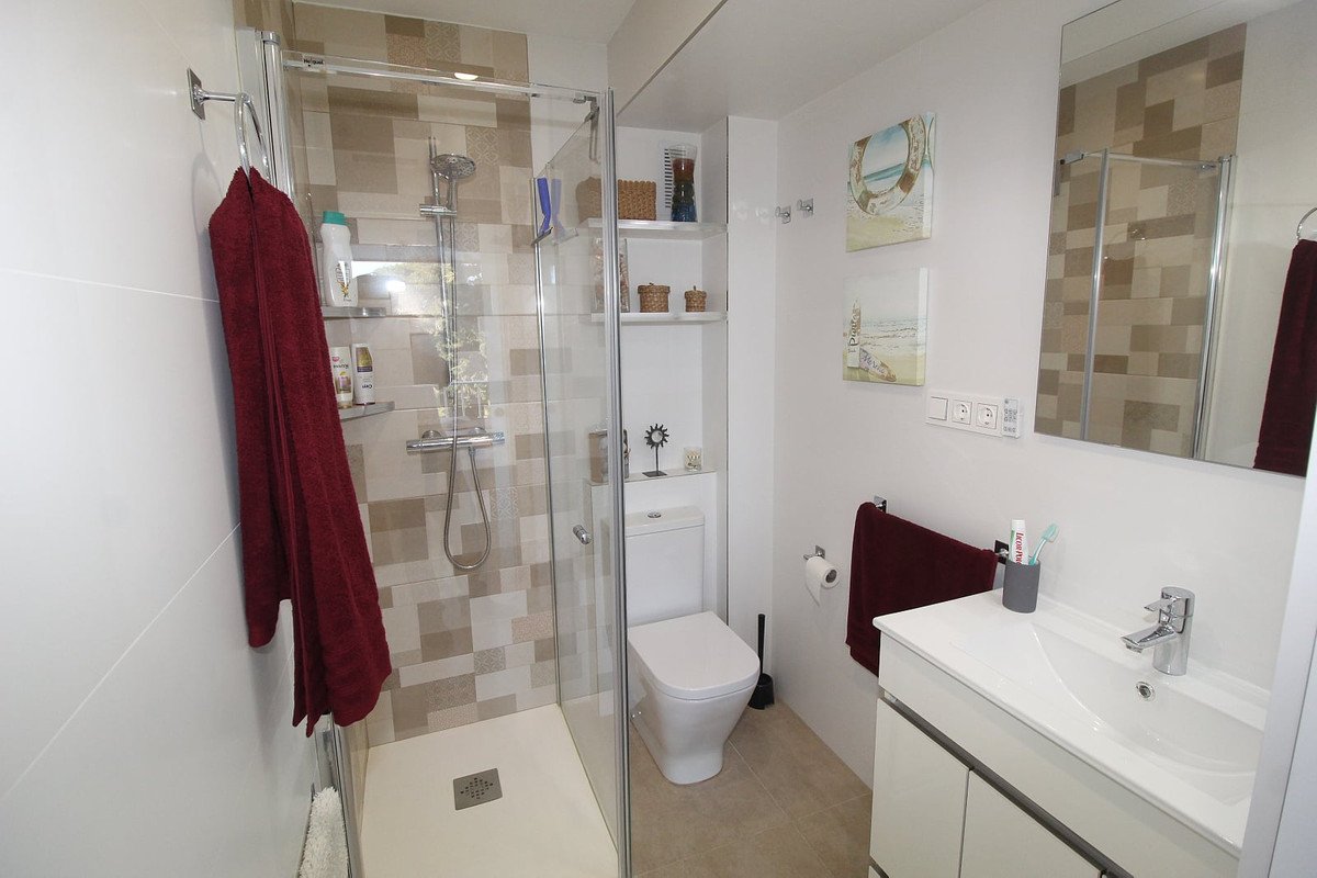 2 Bed Middle Floor Apartment in Punta Prima
