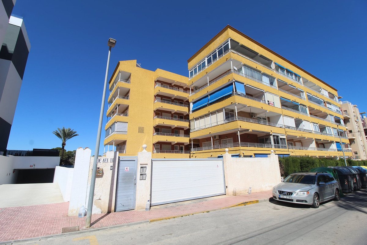 2 Bed Middle Floor Apartment in Punta Prima