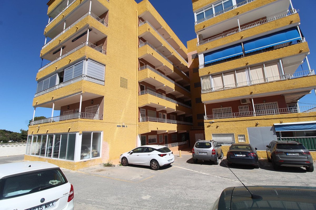 2 Bed Middle Floor Apartment in Punta Prima