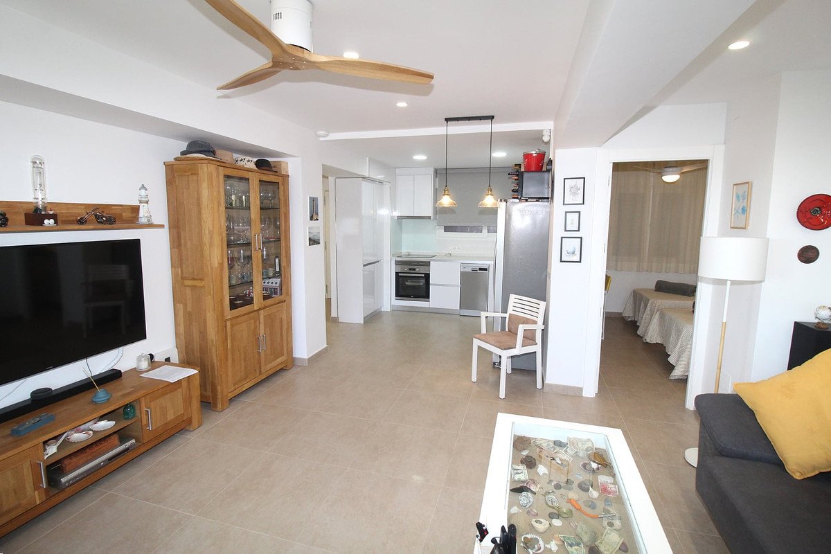 2 Bed Middle Floor Apartment in Punta Prima