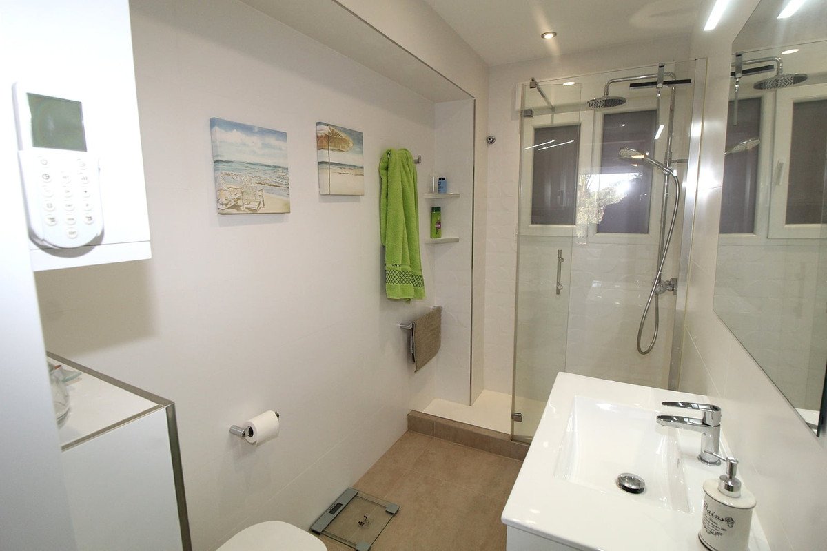 2 Bed Middle Floor Apartment in Punta Prima