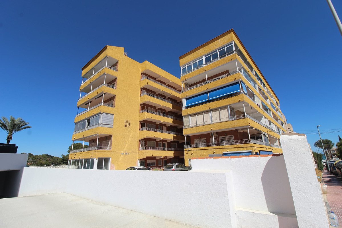2 Bed Middle Floor Apartment in Punta Prima