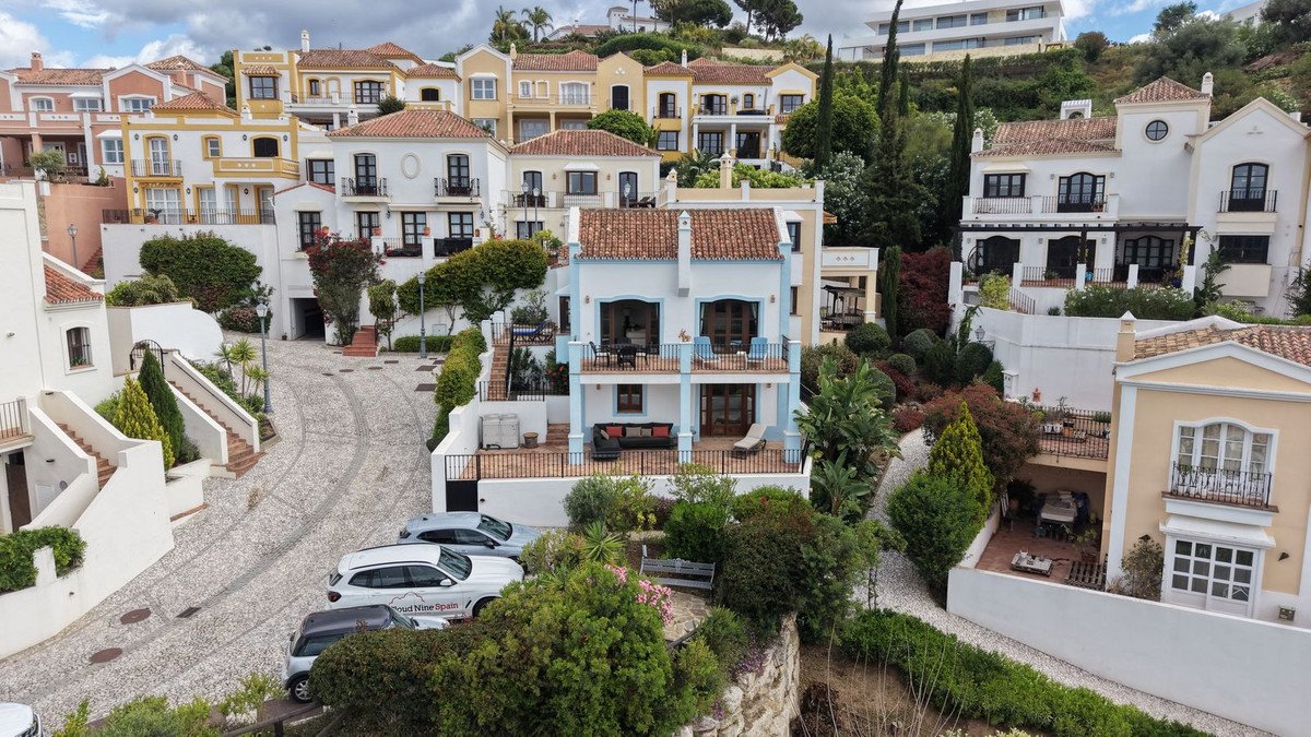 3 Bed Townhouse in Benahavís