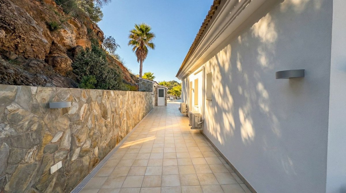 4 Bed Detached Villa in Guaro