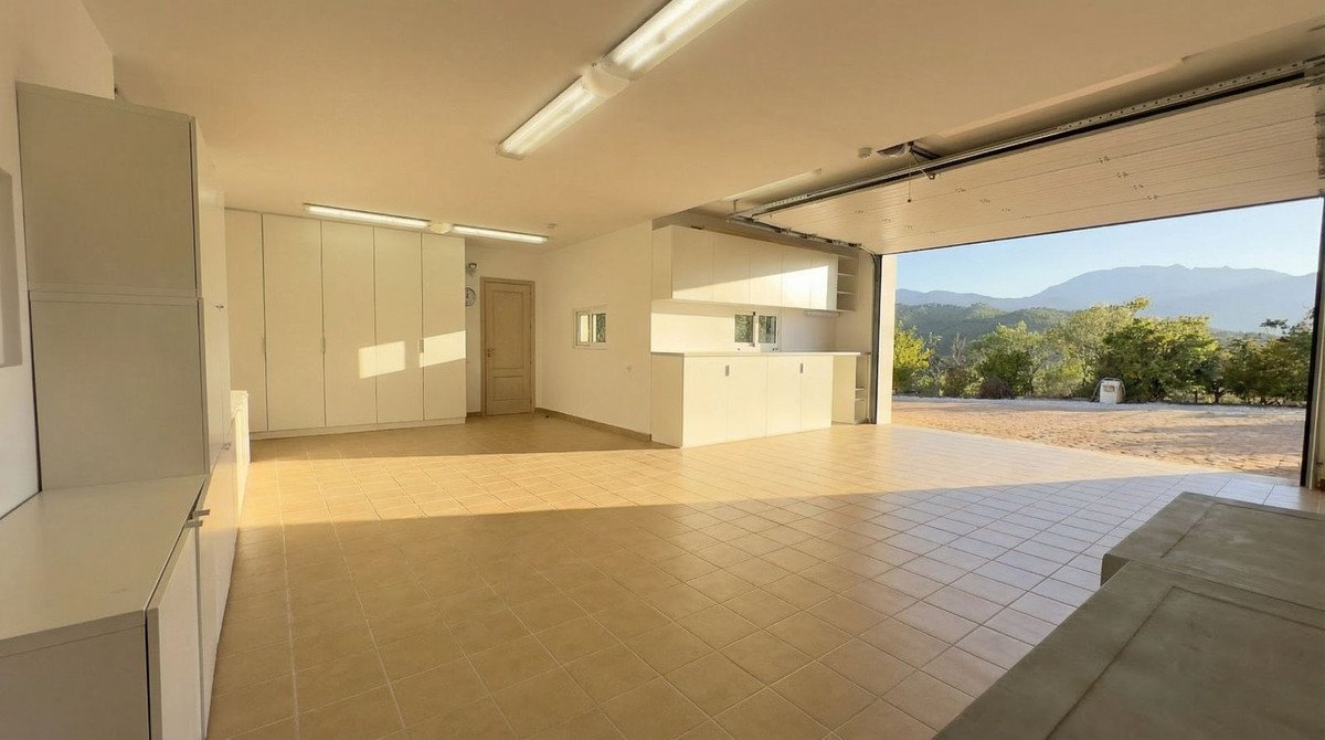 4 Bed Detached Villa in Guaro