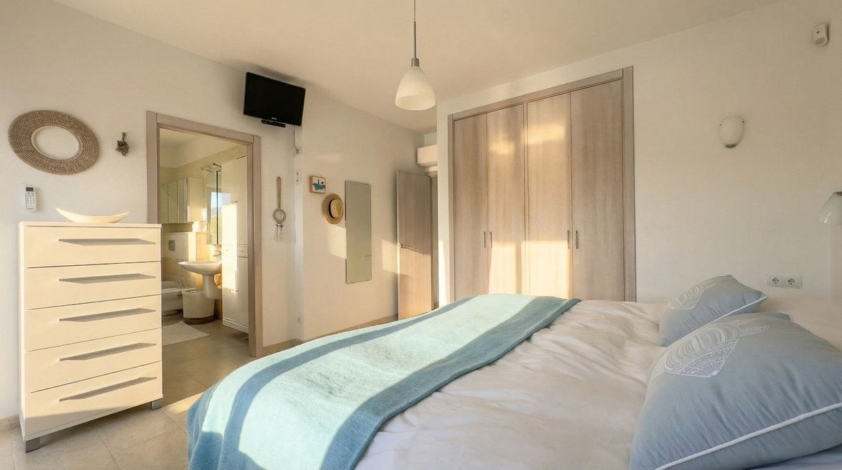 4 Bed Detached Villa in Guaro