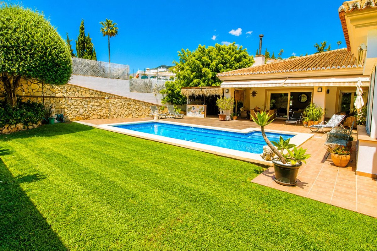 6 Bed Detached Villa in Sierrezuela
