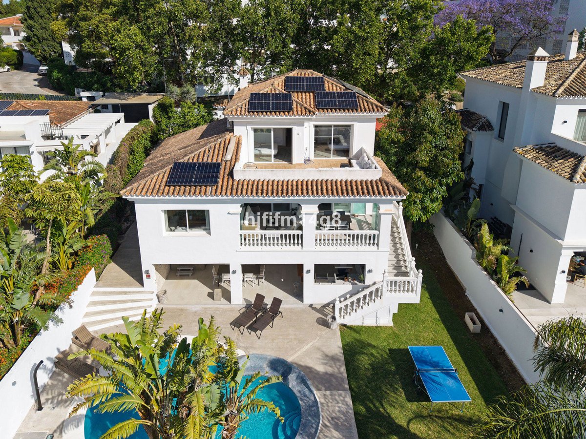 4 Bed Detached Villa in La Campana