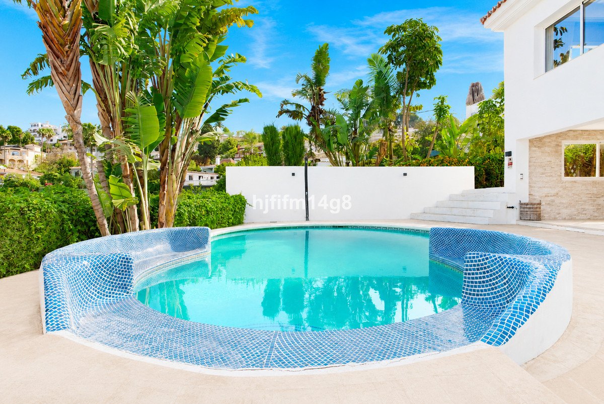 4 Bed Detached Villa in La Campana