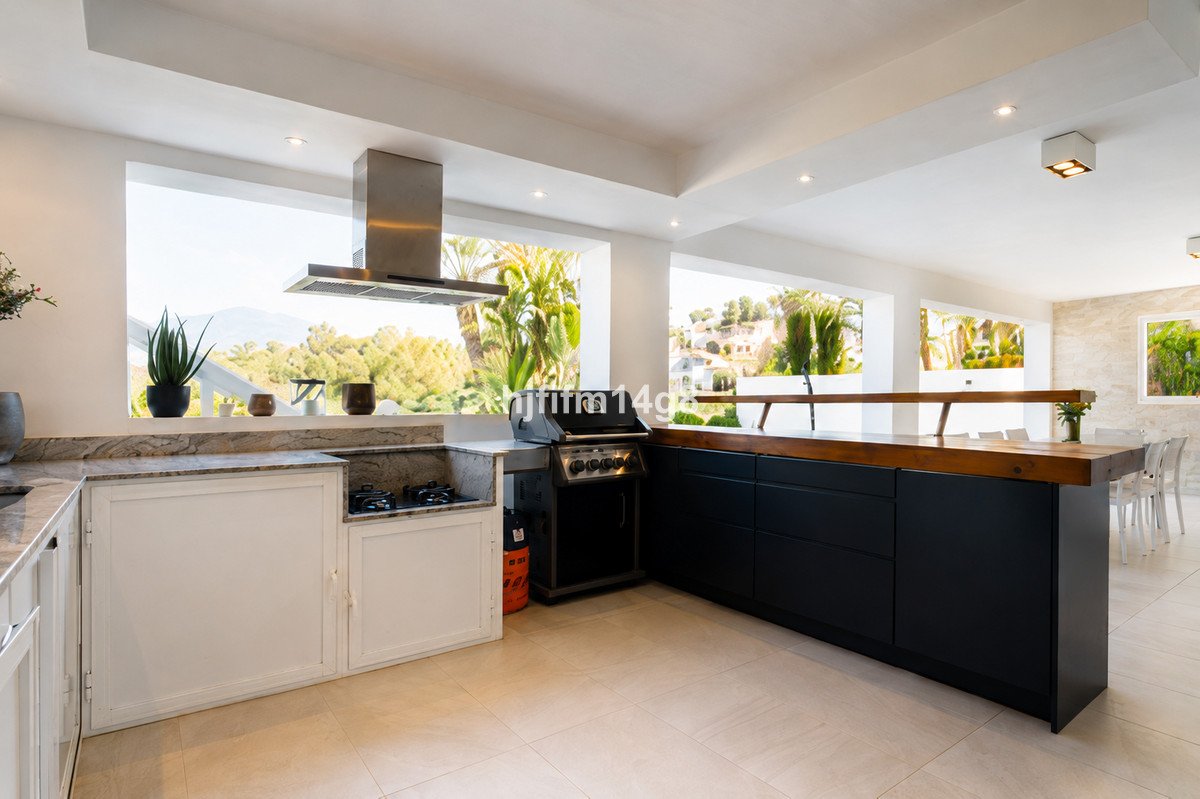 4 Bed Detached Villa in La Campana