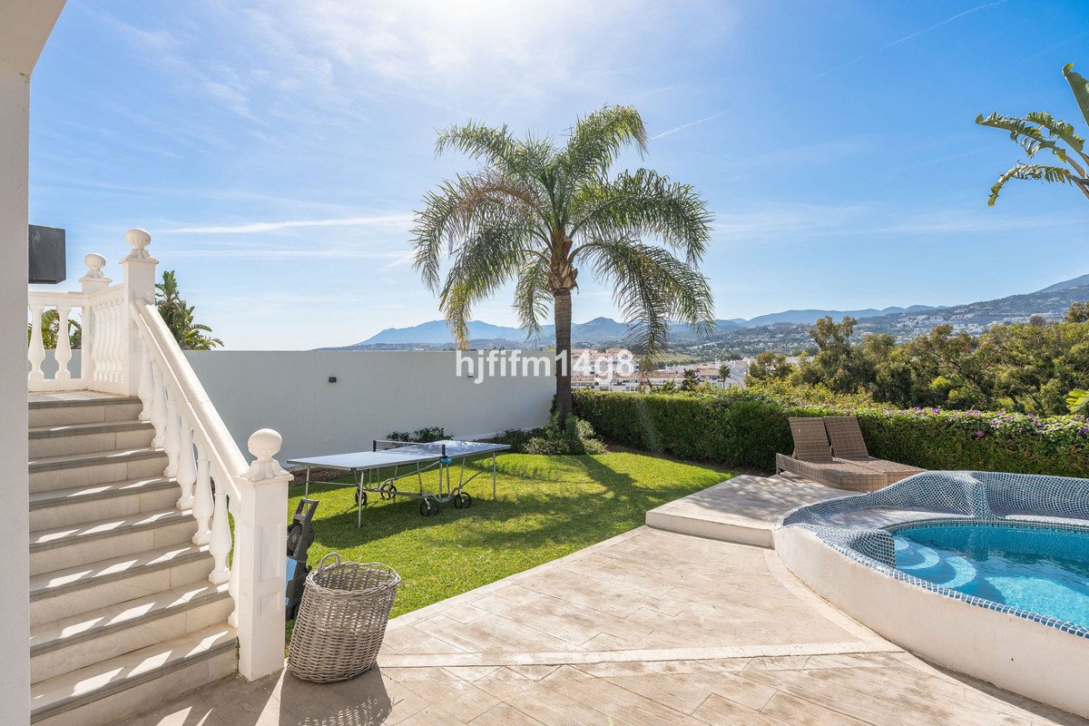 4 Bed Detached Villa in La Campana