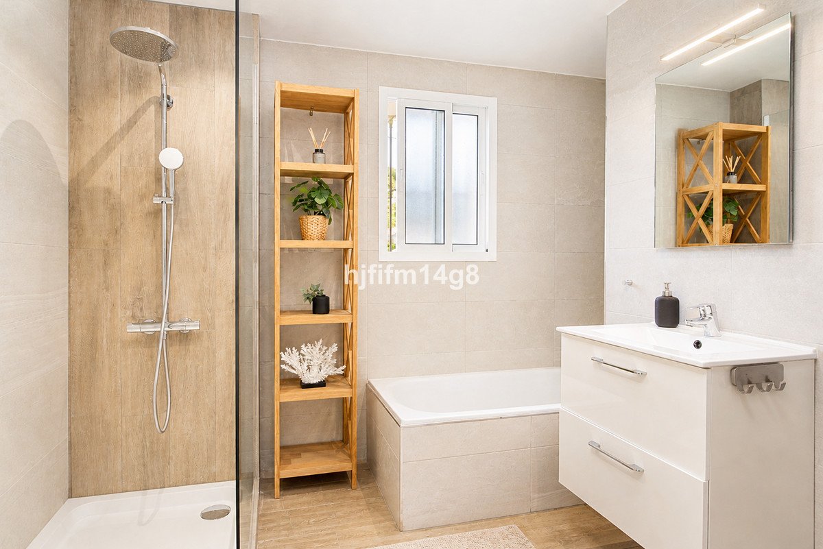 4 Bed Detached Villa in La Campana