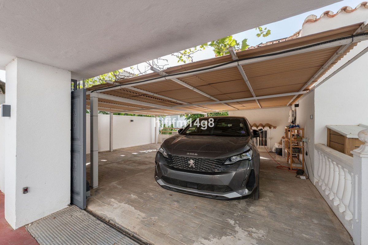 4 Bed Detached Villa in La Campana