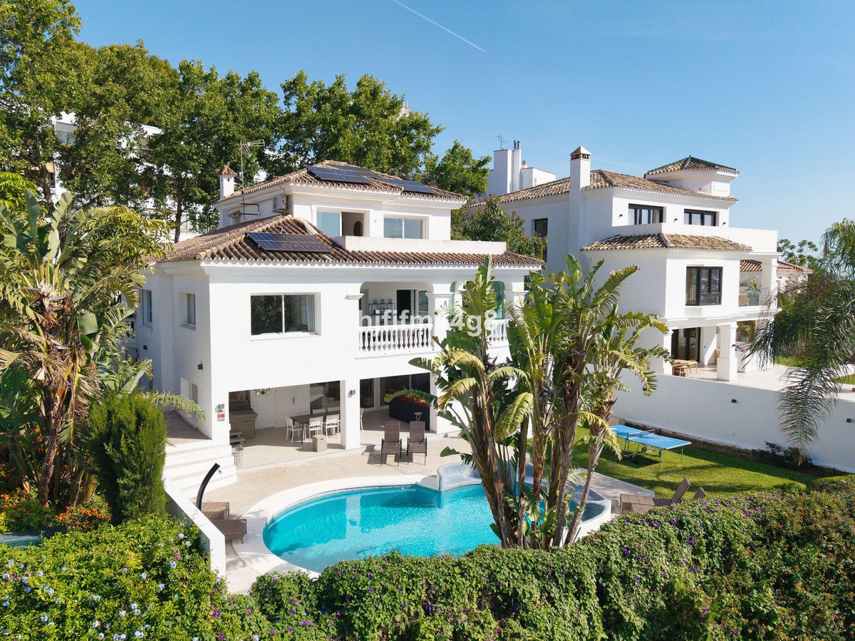 4 Bed Detached Villa in La Campana