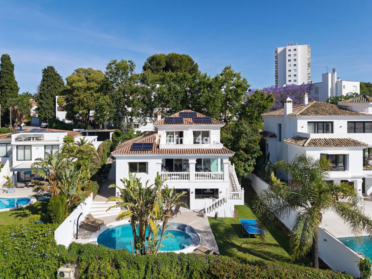 4 Bed Detached Villa in La Campana