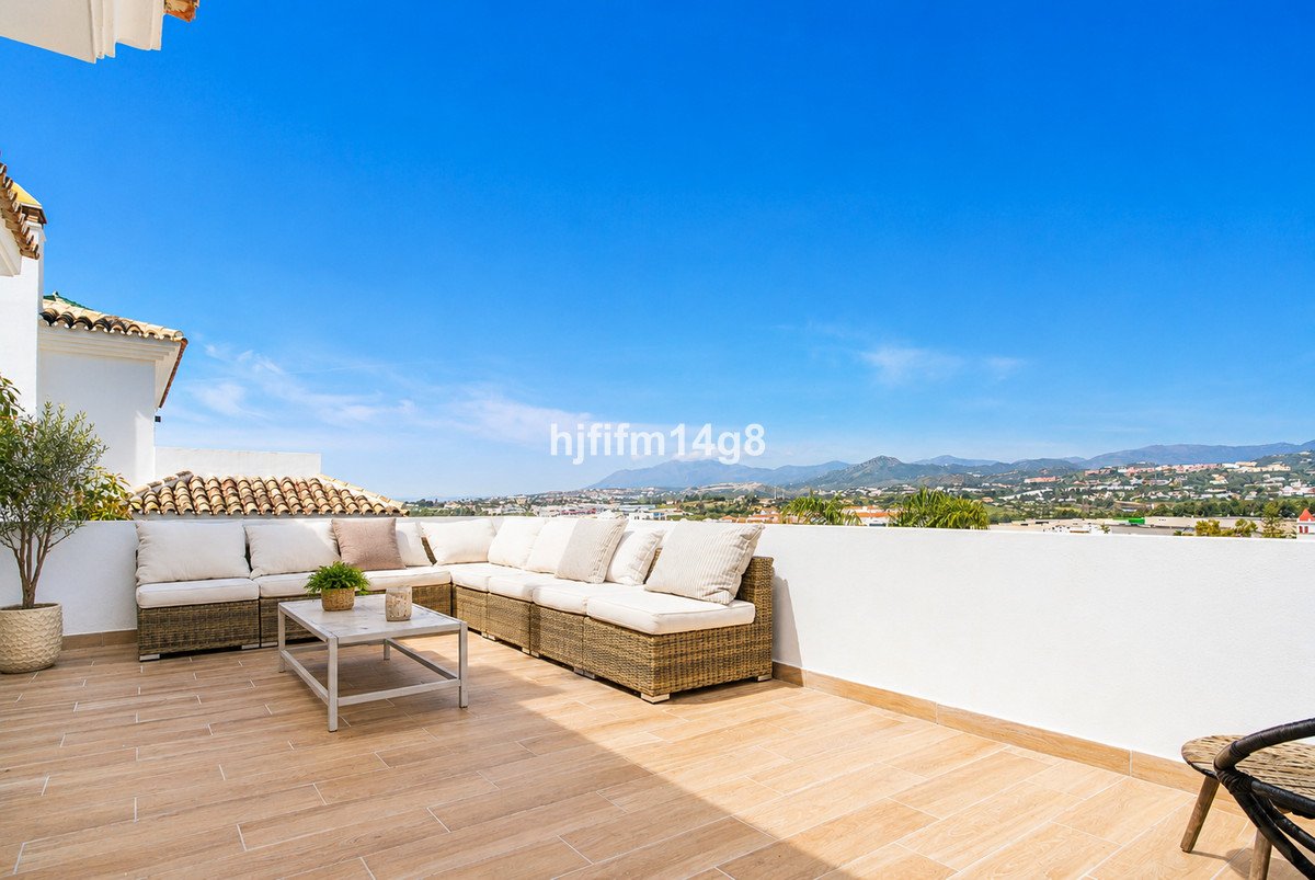 4 Bed Detached Villa in La Campana