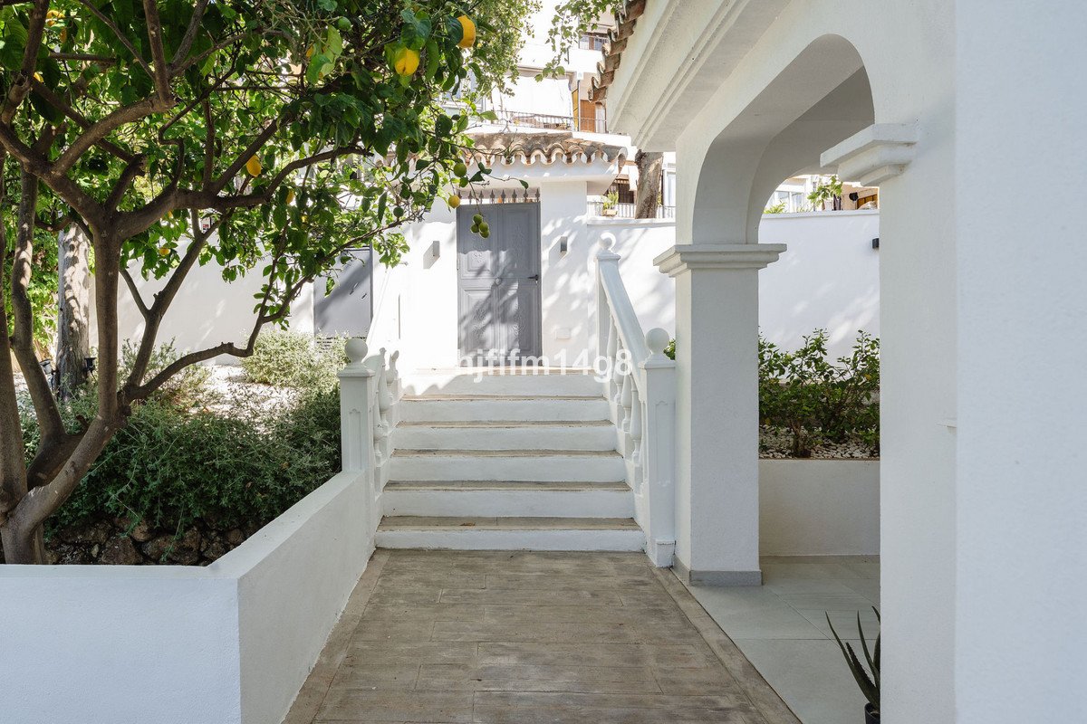 4 Bed Detached Villa in La Campana