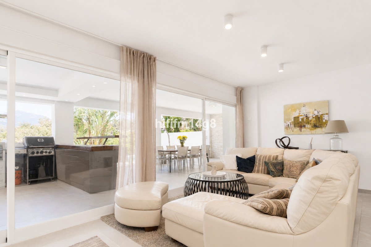 4 Bed Detached Villa in La Campana