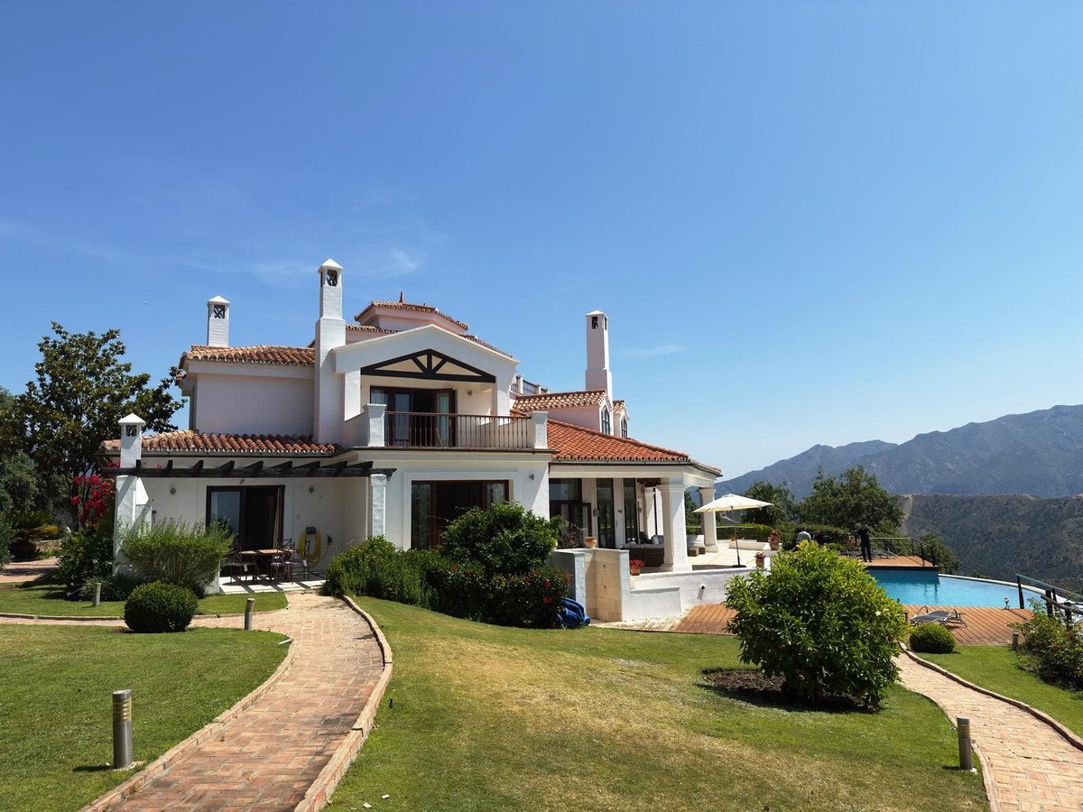 5 Bed Detached Villa in La Zagaleta