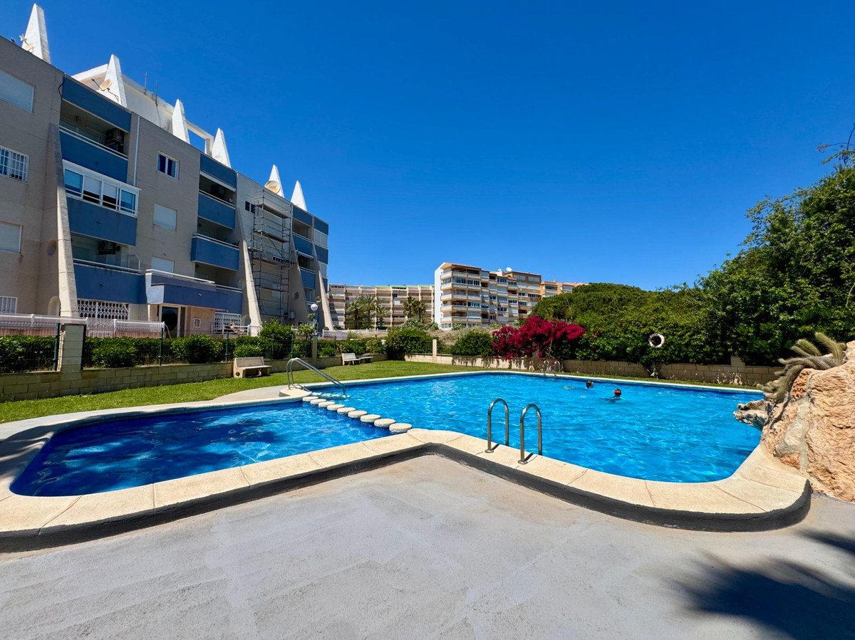 2 Bed Middle Floor Apartment in Torrevieja