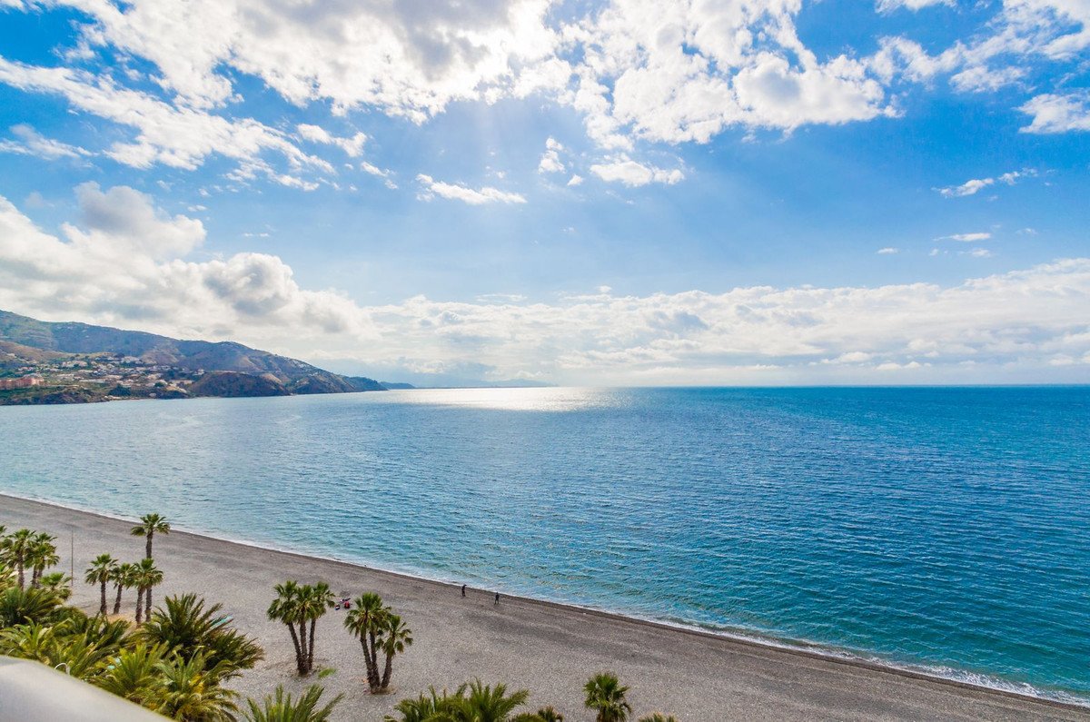 2 Bed Middle Floor Apartment in Almuñecar