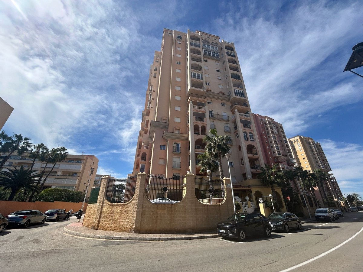 3 Bed Middle Floor Apartment in Torrevieja