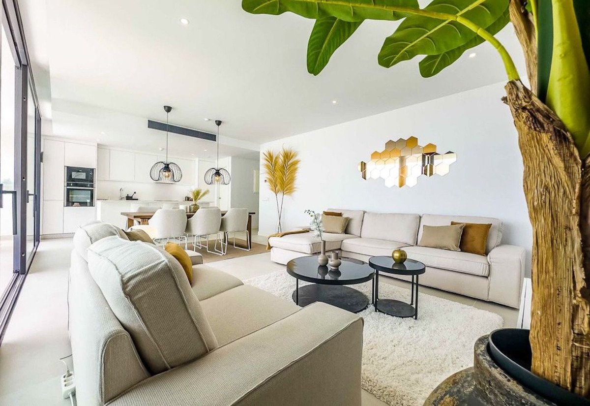 2 Bed Middle Floor Apartment in Fuengirola
