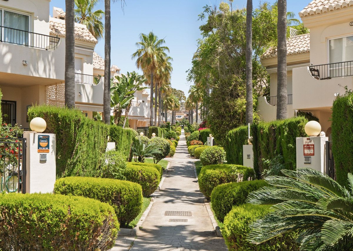 4 Bed Townhouse in Costabella