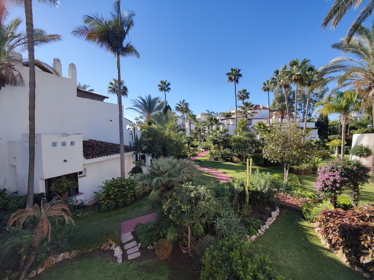 3 Bed Middle Floor Apartment in Puerto Banús