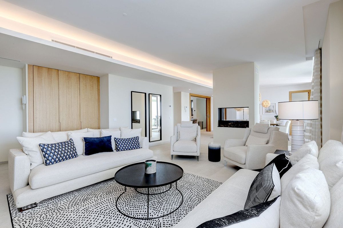 5 Bed Middle Floor Apartment in La Quinta