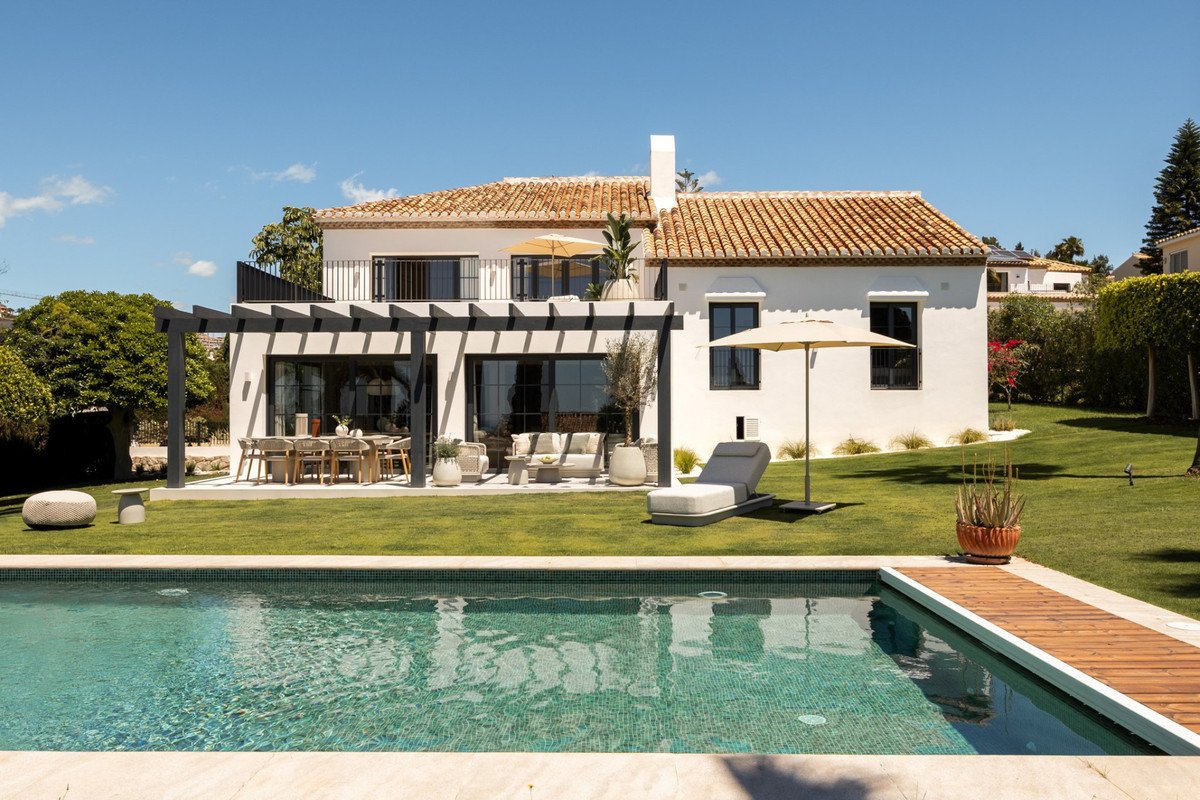 4 Bed Detached Villa in Benahavís