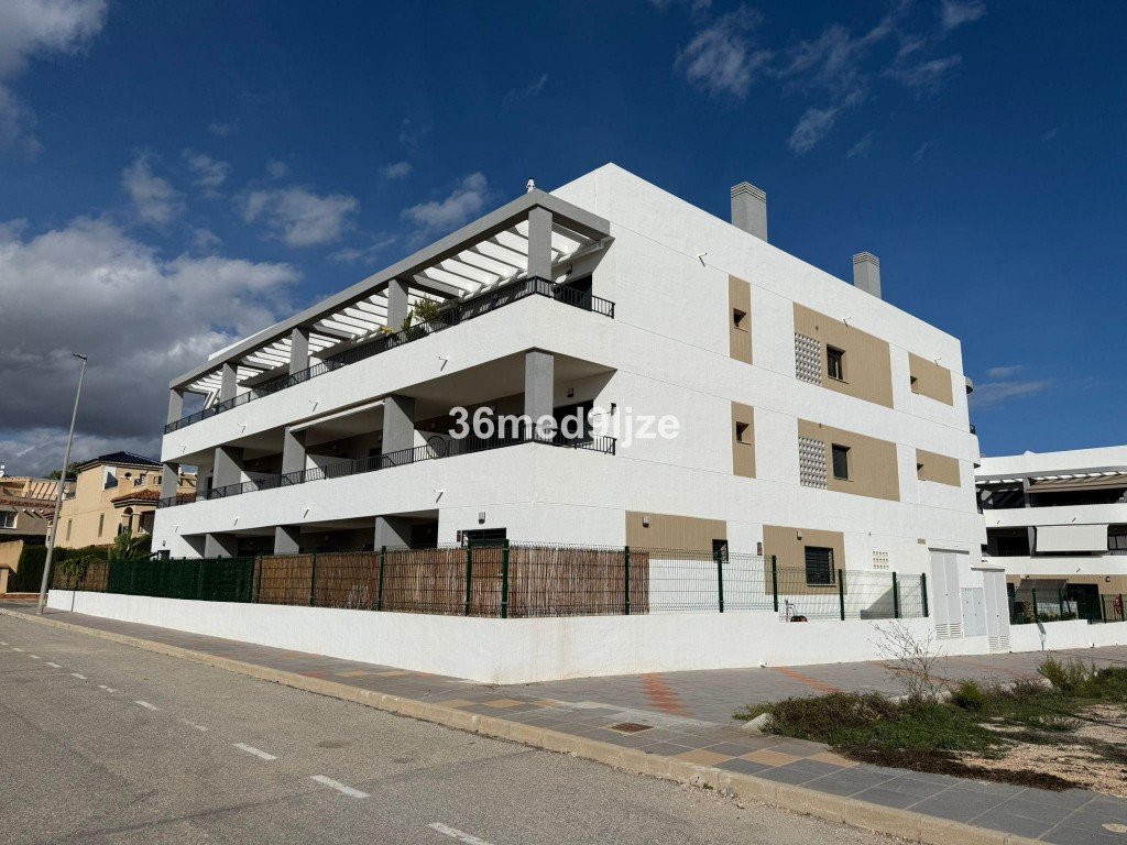 1 Bed Middle Floor Apartment in Mil Palmeras