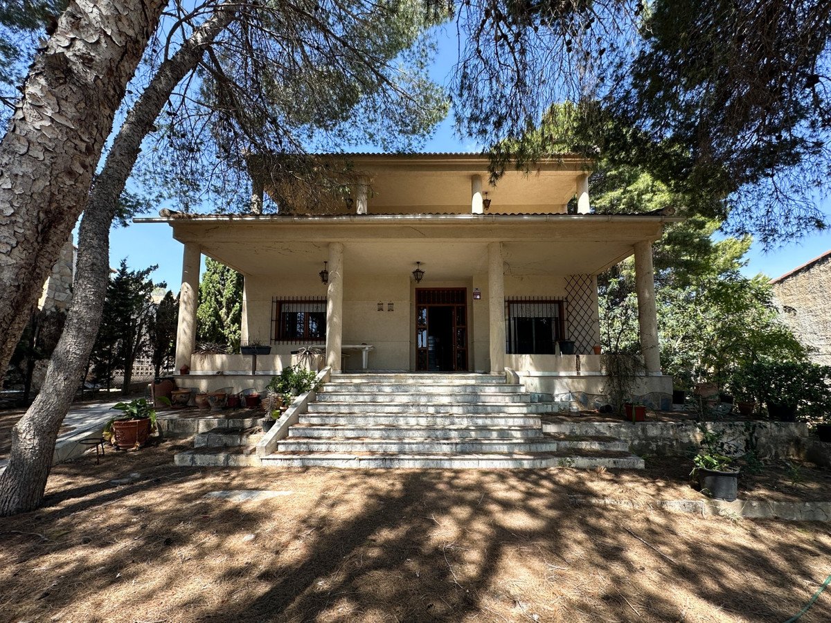 8 Bed Detached Villa in Torrevieja