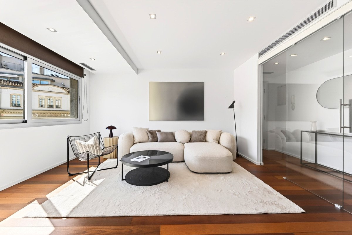 2 Bed Middle Floor Apartment in Centro Histórico