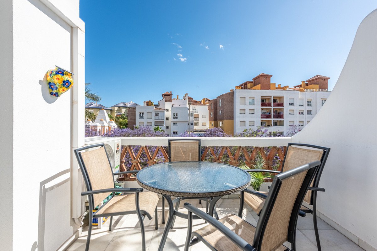 2 Bed Middle Floor Apartment in Benalmadena Costa