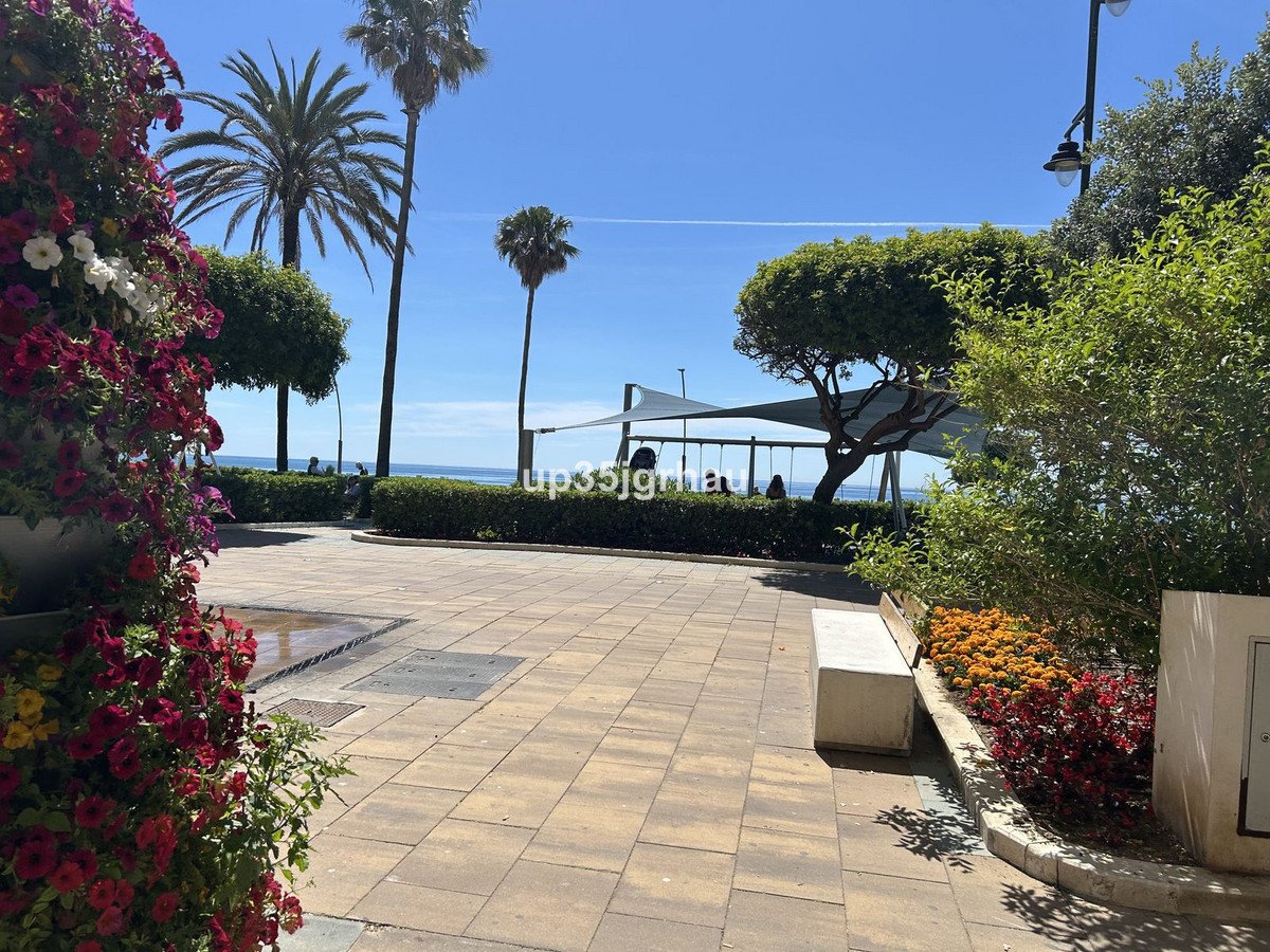 2 Bed Middle Floor Apartment in Estepona