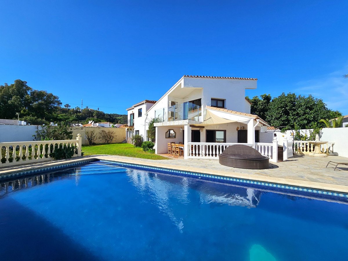 6 Bed Detached Villa in Estepona