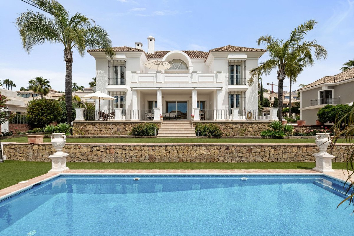 5 Bed Detached Villa in Sierra Blanca
