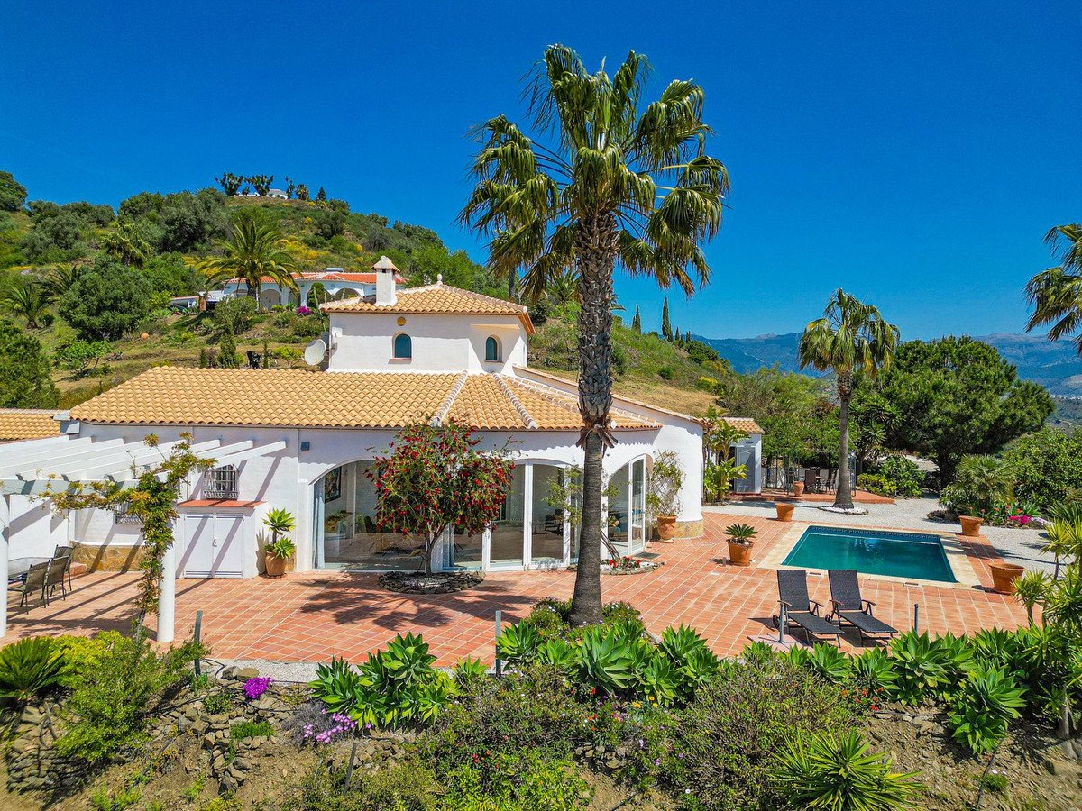 3 Bed Detached Villa in Arenas