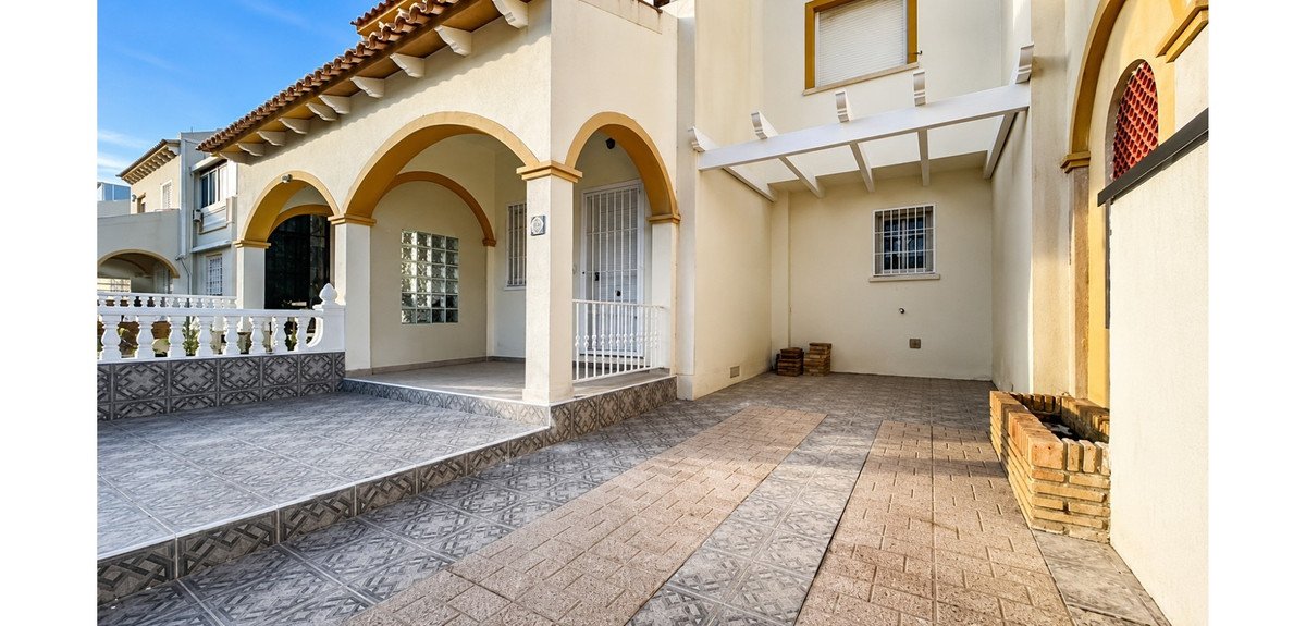 2 Bed Ground Floor Apartment in Orihuela Costa