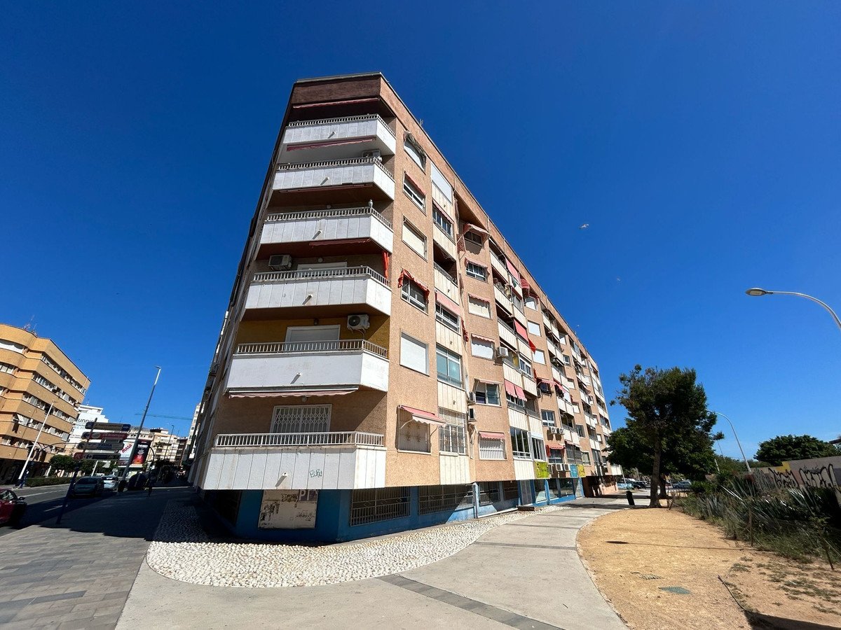 3 Bed Middle Floor Apartment in Torrevieja