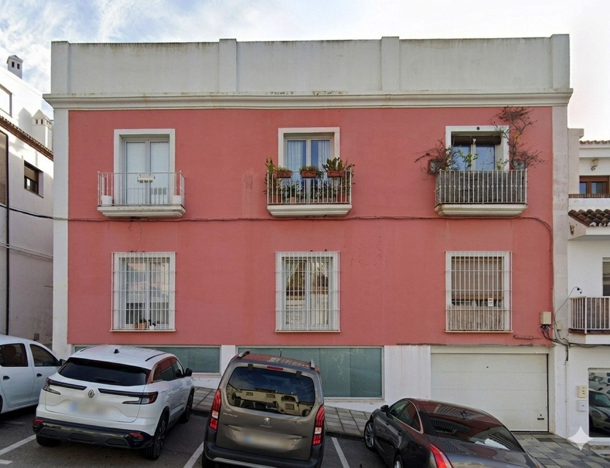 2 Bed Middle Floor Apartment in Pueblo Nuevo de Guadiaro