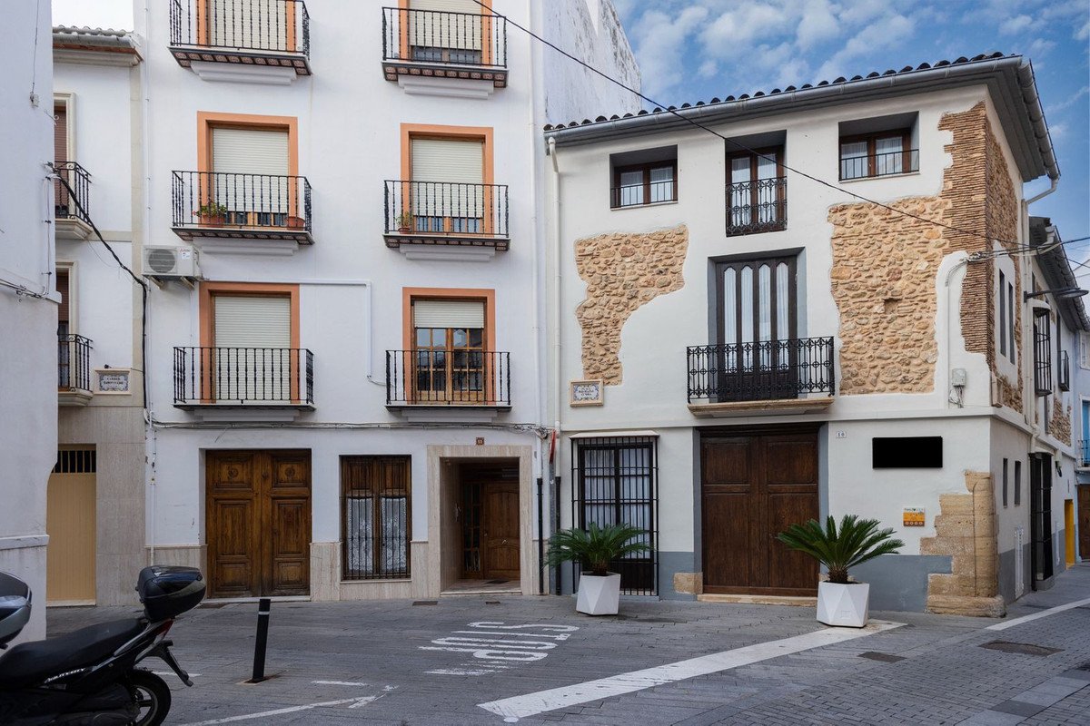 7 Bed Townhouse in Pego