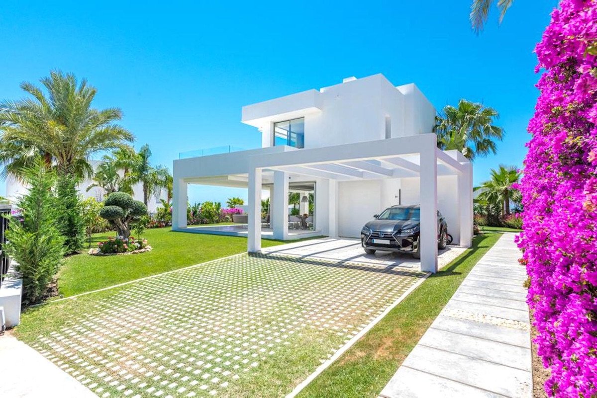 5 Bed Detached Villa in Marbella