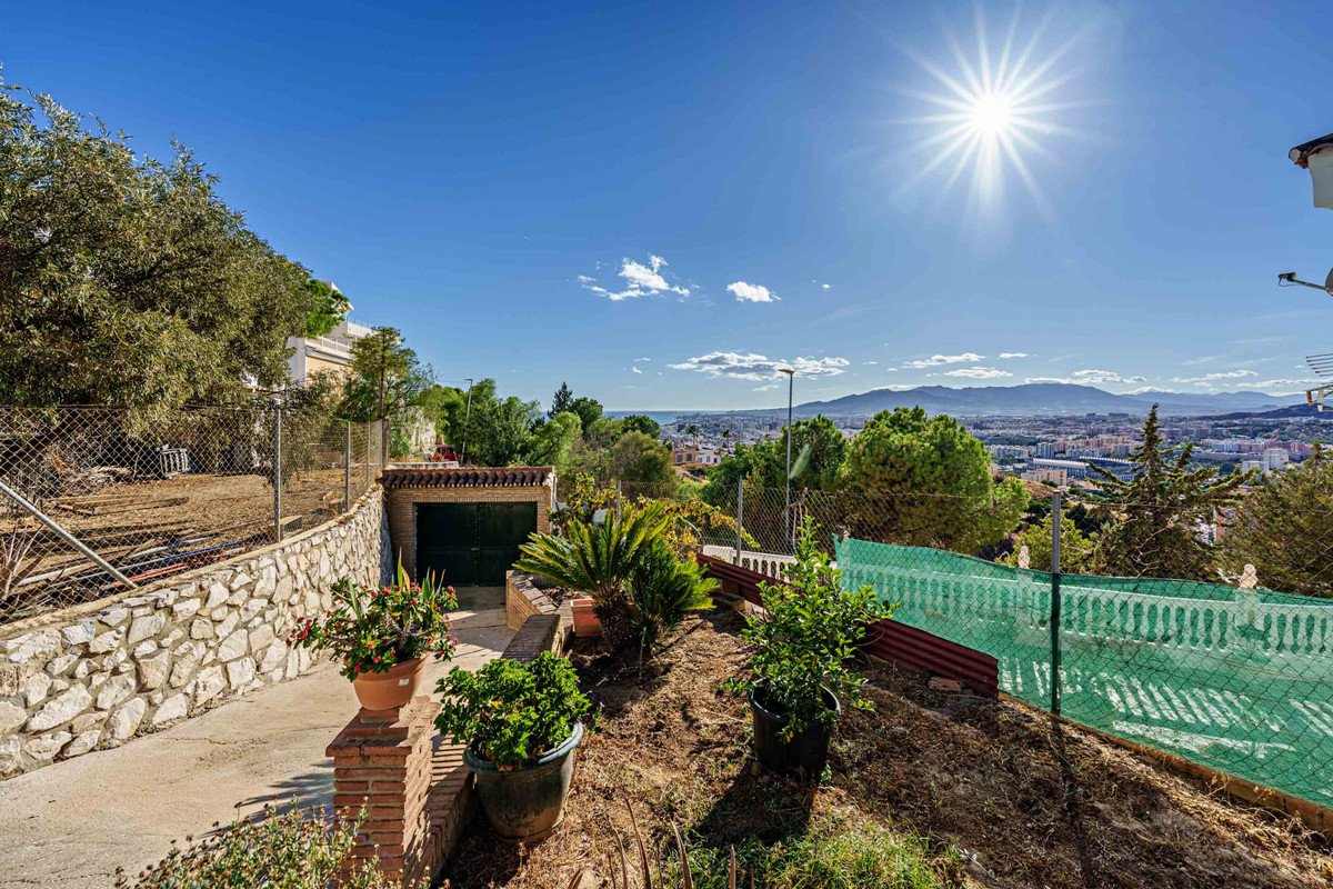3 Bed Detached Villa in Ciudad Jardín