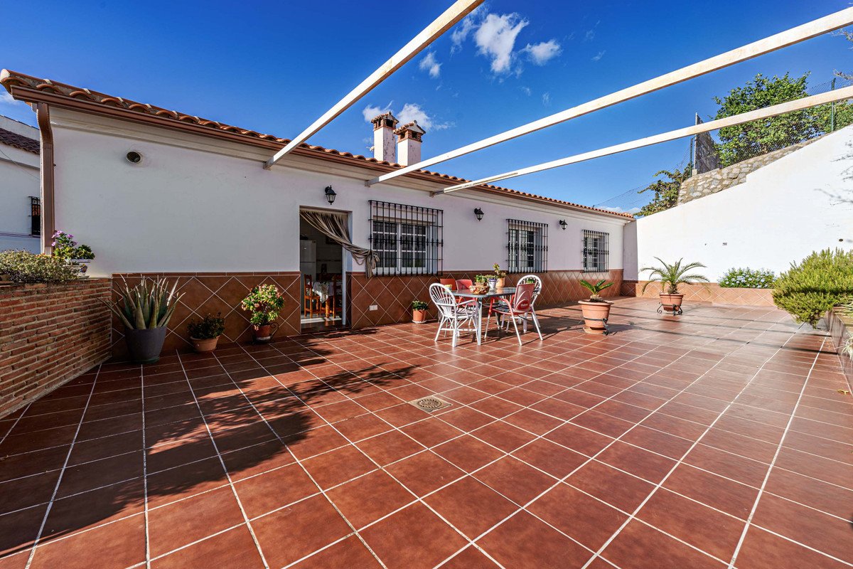 3 Bed Detached Villa in Ciudad Jardín